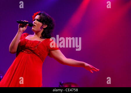 La chanteuse néerlandaise Caro Emerald il se produit à un concert sold out à l'Heineken Music Hall. Amsterdam, Hollande - 21.12.10 Banque D'Images