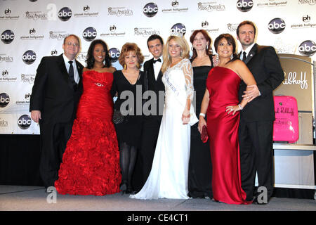 Marc Cherry, Debbye Turner Joy Behar, Bell, Tony Dovolani, Teresa Scanlan, Marilu Henner, Taryn Rose, Mark Wills Miss America 2011 Conférence de presse au Planet Hollywood Resort and Casino Las Vegas, Nevada - 15.01.11 Banque D'Images