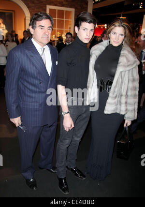 Peter Brant, Peter Brant Jr. et Stephanie Seymour Antiques Show Hiver 2011 party d'ouverture, tenue à l'Armory Park Avenue New York City, USA - 20.01.11 Banque D'Images