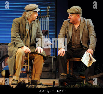 Patt et Tom Hickey courte répéter leurs rôles comme les garçons Josey et Mick dans la pièce 'Boss Grady's Boys' au Gaiety Theatre de Dublin, Irlande - 31.08.10. Banque D'Images