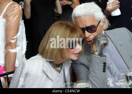 Anna Wintour et Karl Lagerfeld Le Couture Council du Musée du Fashion Institute of Technology rend hommage à Karl Lagerfeld avec un déjeuner, tenue à Avery Fisher Hall dans le Lincoln Center - à l'intérieur de la ville de New York, USA - 10.09.10 Banque D'Images