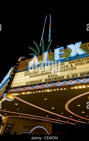 L'Alex Theatre, sur 216 Marque Nord Boulevard, Glendale, près de Los Angeles en Californie, USA (la nuit) Banque D'Images