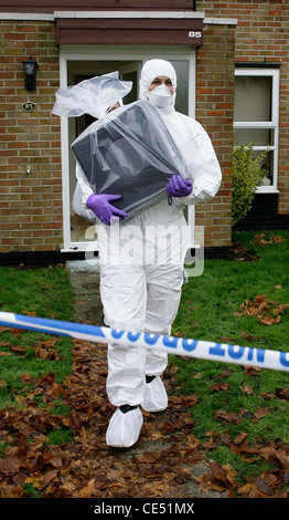 Scène de crime Bureau déposer un ordinateur à partir d'une scène de crime. Photo par James Boardman. Banque D'Images