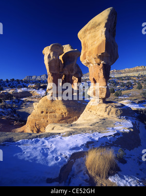 Devil's Garden cheminées au lever du soleil en hiver en Grand Staircase Escalante National Monument près de Escalante, Utah Banque D'Images