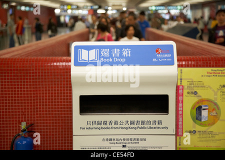 Les bibliothèques de hong kong réservez drop box sur le mtr de Hong Kong Chine Asie Banque D'Images