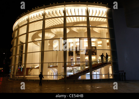 Extérieur du théâtre Habima restauré le théâtre national d'Israël redessiné par l'architecte RAM Karmi situé sur la place Habima au centre de tel Aviv Israël Banque D'Images