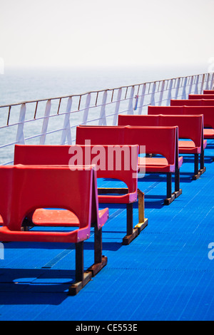 Un abstract pattern photo de sièges vides sur un ferry. Banque D'Images