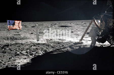 L'astronaute Neil A. Armstrong durant une activité extravéhiculaire Apollo 11 sur la Lune dans cette photographie de la NASA fourni Banque D'Images