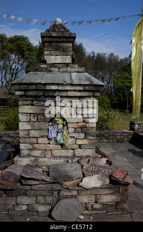 Le Népal TERAI, PARC NATIONAL ROYAL DE CHITWAN TERAI Stupa Village Banque D'Images