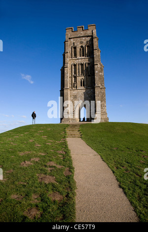 St Michael's Tower sur Tor de Glastonbury dans le Somerset UK Banque D'Images
