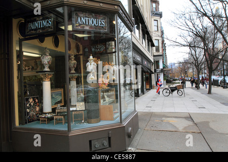 Magasin d'antiquités sur la mode, la mode Newbury Street, Boston, MA. Banque D'Images