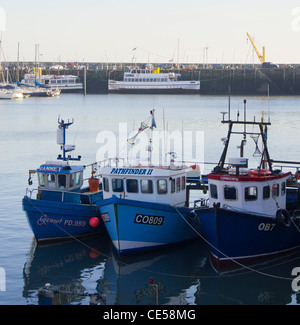 Bateaux de pêche dans le port de Scarborough Banque D'Images