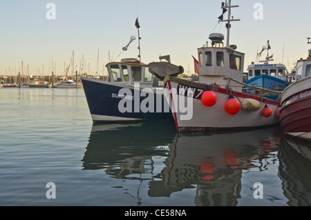 Bateaux de pêche dans le port de Scarborough Banque D'Images