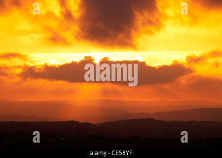 Coucher de soleil spectaculaire sur les collines de Devon et Cornwall Banque D'Images