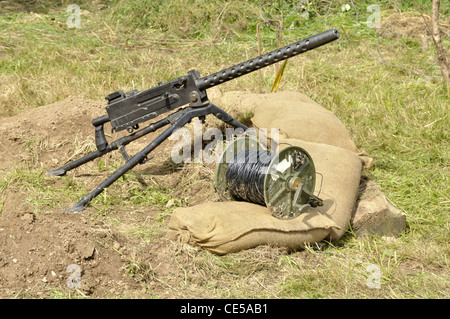 La reconstruction de la scène de l'armée américaine, mitrailleuse, libération de la ville d'Oisseau, la Seconde Guerre mondiale (Mayenne, France). Banque D'Images