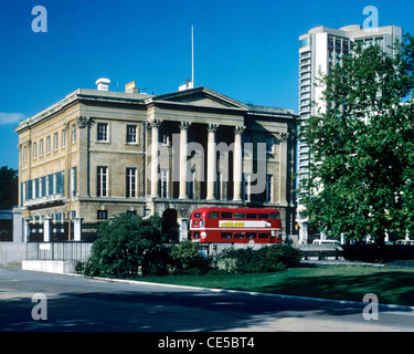 Haussmann, n° 1, Piccadilly, Hyde Park Corner, London, Angleterre, Royaume-Uni Accueil du 1er duc de Wellington, bus bus rouge Banque D'Images