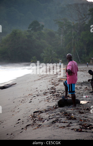 Grande Rivière, un village de pêcheurs sur l'angle nord-est de Trinidad c'est un site de nidification de la tortue luth. Banque D'Images