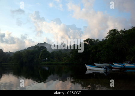 Grande Rivière, un village de pêcheurs sur l'angle nord-est de Trinidad c'est un site de nidification de la tortue luth. Banque D'Images