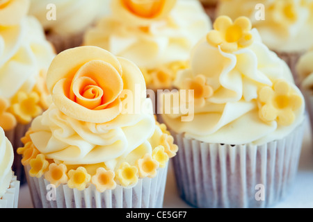 Petits gâteaux de mariage Banque D'Images