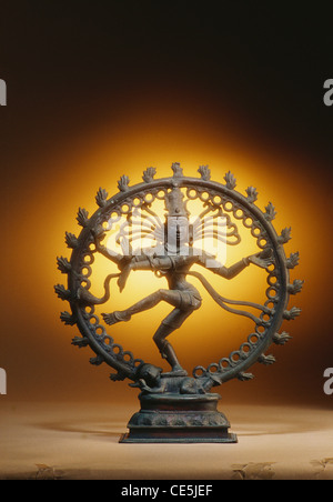 Danse de la statue de bronze Shiva Nataraja Banque D'Images