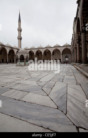 Cour de la mosquée bleue ISTANBUL Banque D'Images