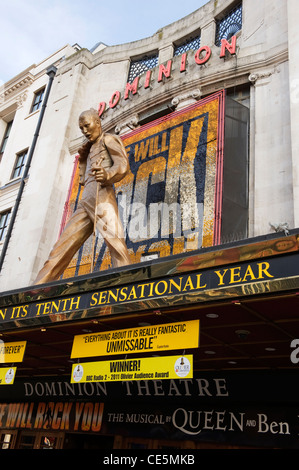 Tottenham Court Road West End de Londres, le Dominion Theatre Theatre célèbre revue spectacle concert We Will Rock You Queen Mercure Eddie Banque D'Images