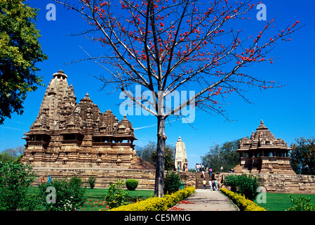 Groupe occidental de temples ; Temple de Vishwanath et Nandi ; Khajuraho ; District de Chhatarpur ; Madhya Pradesh ; Inde ; Asie Banque D'Images
