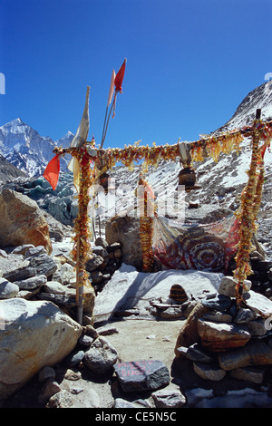 Temple Shiva près de Gaumukh ; Gomukh ; Gomukhi ; Gangotri ; Uttarkashi ; Uttaranchal ; Uttarakhand ; Inde ; Asie Banque D'Images