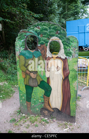 Robin des bois et Maid Marion cut out / stand dans les conseils passagers Banque D'Images