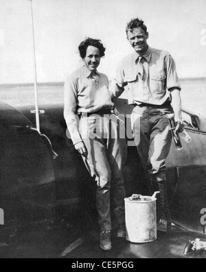 CHARLES LINDBERGH aviateur américain avec sa femme Anne le lendemain sur leur vol vers le Japon en 1931 Banque D'Images