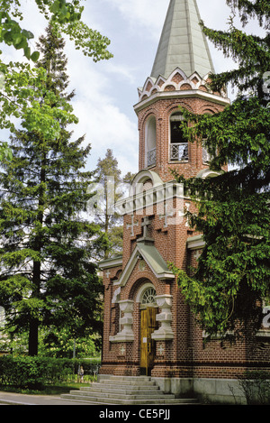 Entrée principale et beffroi de la cathédrale de Saint Nicolas à Kuopio, Finlande Banque D'Images