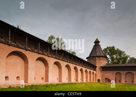 La Russie, Vladimir Oblast, anneau d'or, Suzdal, Monastère de Saint Sauveur Euthymius, murs Banque D'Images