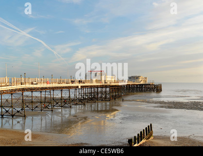 Jetée de Worthing sunny winter evening light en début de soirée Banque D'Images