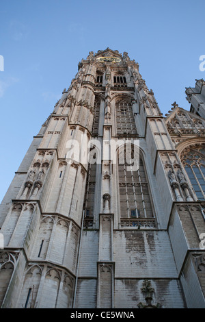 Détail de la façade de la tour de la cathédrale d'Anvers, Belgique. Banque D'Images