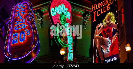 Les clubs de striptease Abstract, Broadway et Columbus, San Francisco, Californie Banque D'Images