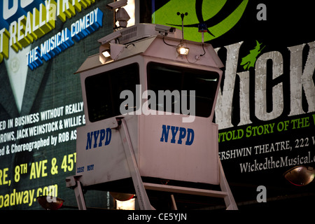 Tour d'observation du NYPD dans Times Square Banque D'Images