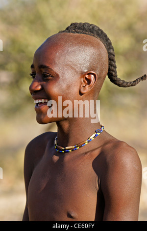 Garçon Himba près d'Opuwo, Namibie Banque D'Images