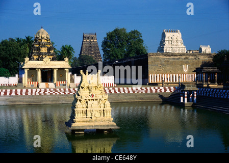 Réservoir d'eau sacré du temple perumal de Varadharaja ; Kanchipuram ; Kancheepuram ; Tamil Nadu ; Inde ; Asie Banque D'Images