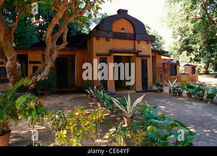 Shyamali conçu par Nandlal Bose ; Shantiniketan ; Santiniketan ; Bolpur ; Birbhum ; Bengale-Occidental ; Inde ; Asie Banque D'Images