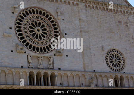 Vue sur la cathédrale de Saint Rufino à Assise, Italie Banque D'Images