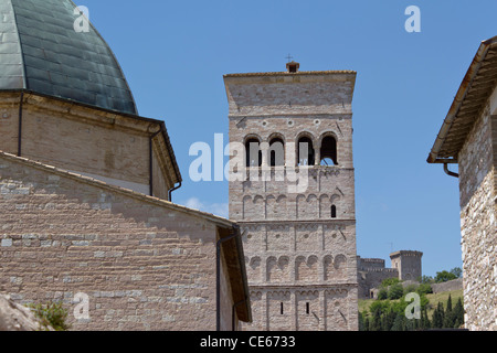 Vue sur la cathédrale de Saint Rufino à Assise, Italie Banque D'Images