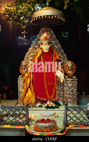 Sai Baba statue dans le temple ; Dehra Dun ; Uttarenchal ; Inde ; Asie Banque D'Images