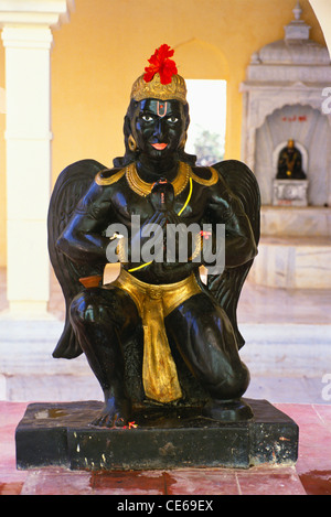 Dieu Garud dans temple Nala Sopara Nirmal ; ; ; Inde Maharashtra Banque D'Images