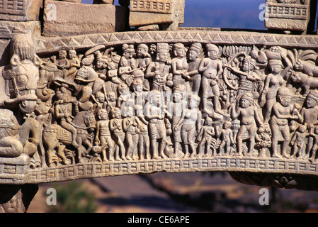 Histoires sculptées du roi Ashoka à la porte de Sanchi stupa ; Madhya Pradesh ; Inde ; Asie ; Inde ; Asiatique Banque D'Images