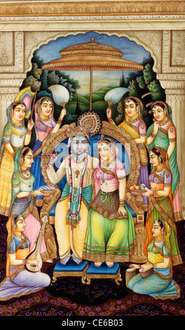 Radha Krishna assis sur trône assisté par gopis dasis gopikas peinture miniature sur ivoire Banque D'Images