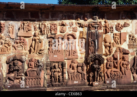 Sculptures sur le mur ; deogarh Madhya Pradesh ; Inde ; Banque D'Images