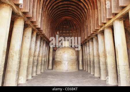 Stupa dans roche grottes de Bhaja Malavali Pune Maharashtra Inde Banque D'Images