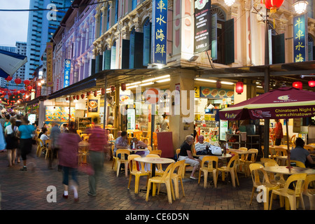 Restaurants chinois au marché nocturne le Trengganu Street, Chinatown, Singapour Banque D'Images