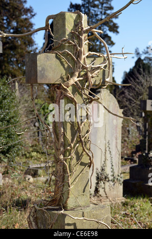 Pierre tombale grave cross Banque D'Images