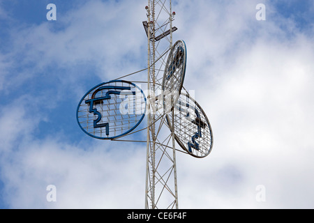 Avec le logo du mât à la foire de Hanovre, le plus grand salon industriel du monde, Basse-Saxe, Allemagne Banque D'Images
